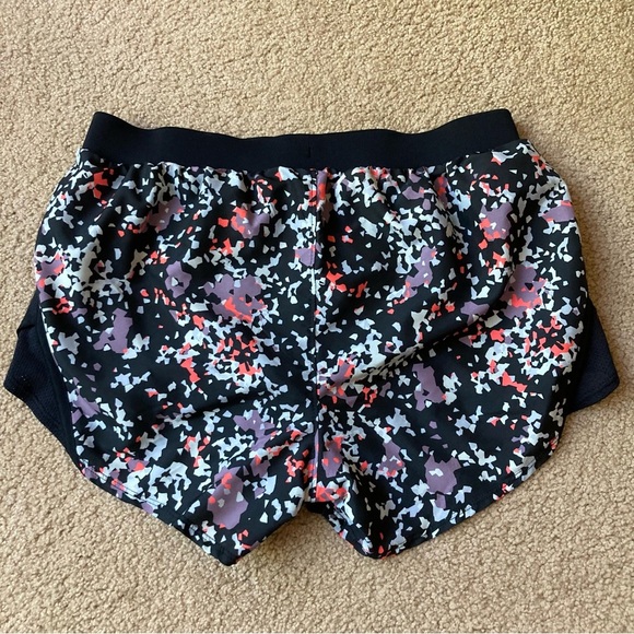 Under Armour Women’s Fly-by Shorts Running Athletic Small Multi Print Floral - Picture 2 of 5